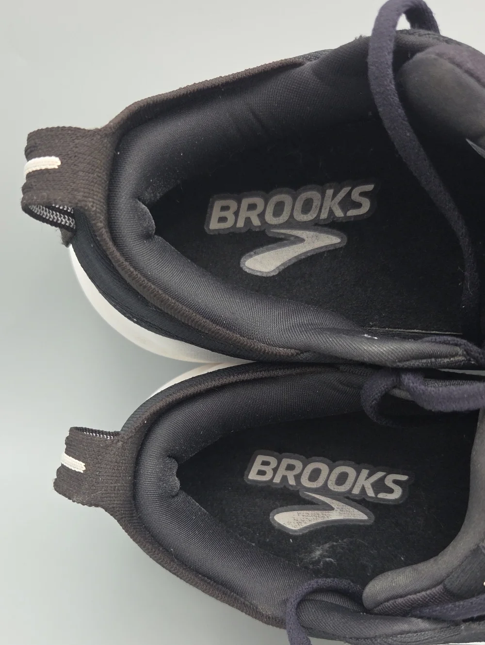 Brooks Glycerin 22 Women size 9.5 black Running Shoes